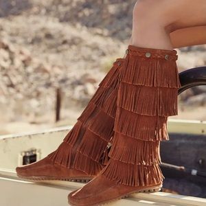 Minnetonka 5-layered fringe moccasin boots size 7